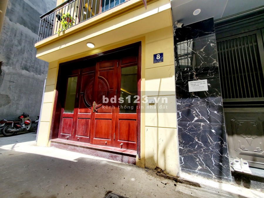 Bán nhà ngõ 402 Mỹ Đình Đình Thôn 4 diện tích 40m2 đúc 5 tầng giá chỉ 3.6 tỷ, có nội thất