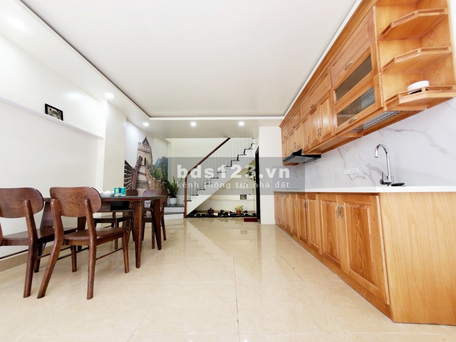 Bán nhà ngõ 402 Mỹ Đình Đình Thôn 4 diện tích 40m2 đúc 5 tầng giá chỉ 3.6 tỷ, có nội thất