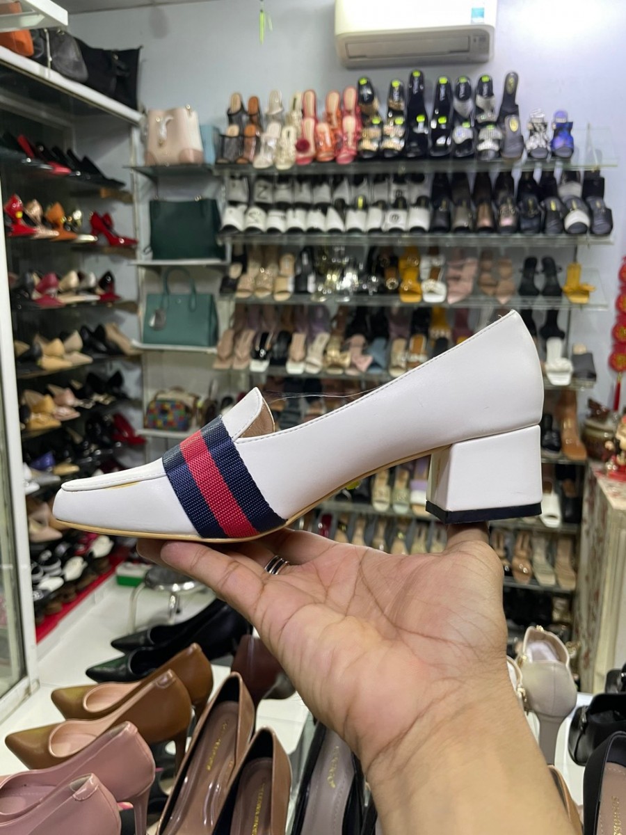 Cần sang nhượng toàn bộ lại Shop giày dép, túi xách thời trang nữ ở Thành phố Cần Thơ