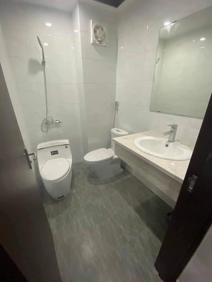 Tòa nhà 8 tầng Nguyễn Phúc Lai, diện tích 110m2, đúc kiên cố 8 tầng, mặt tiền 8m, giá 18 tỷ