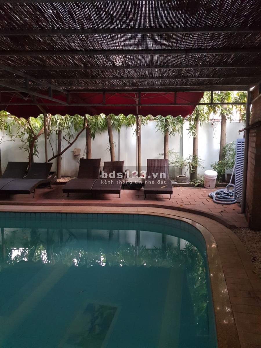 Cần bán nhà biệt thự Quận 3 Trần Quang Diệu, đường lớn, có sân thượng, diện tích 368m2