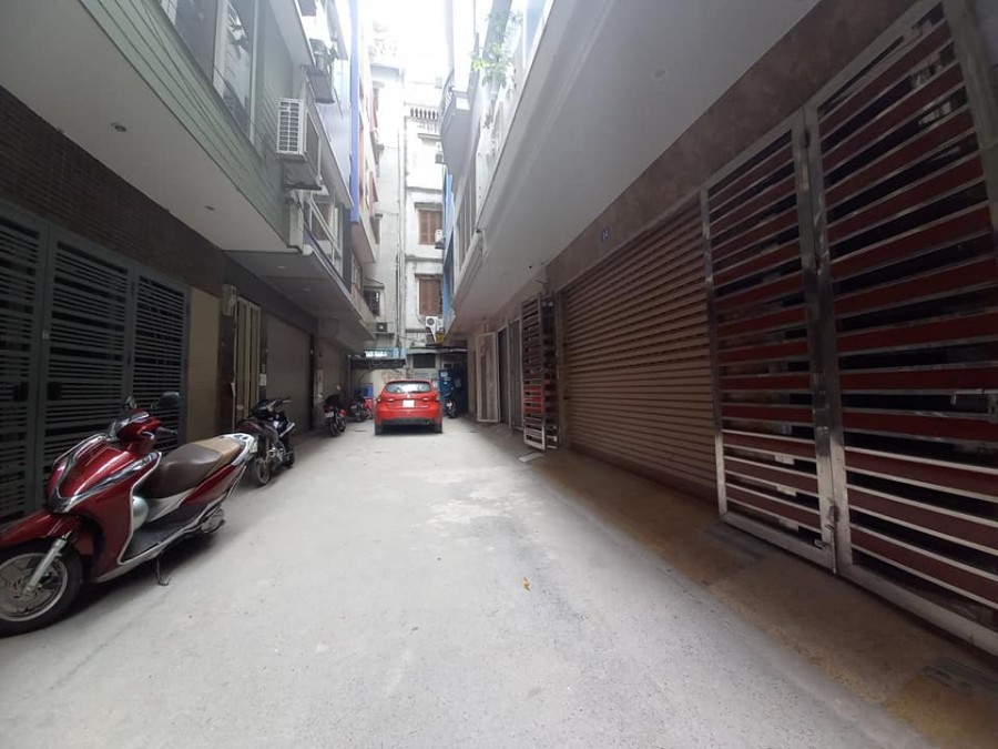 Nhà Nguyễn Khang dt 50m2, 4 tầng, mt 5m giá 4.95 có thương lượng tỷ đẹp thuận tiện
