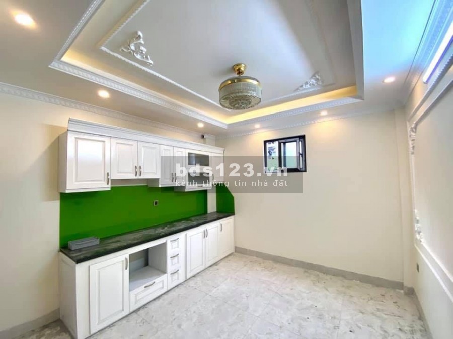 Siêu Phẩm Kim Giang diện tích 40m2 đúc 5 Tầng dân trí cao ô tô đỗ cổng, lh 0962351226