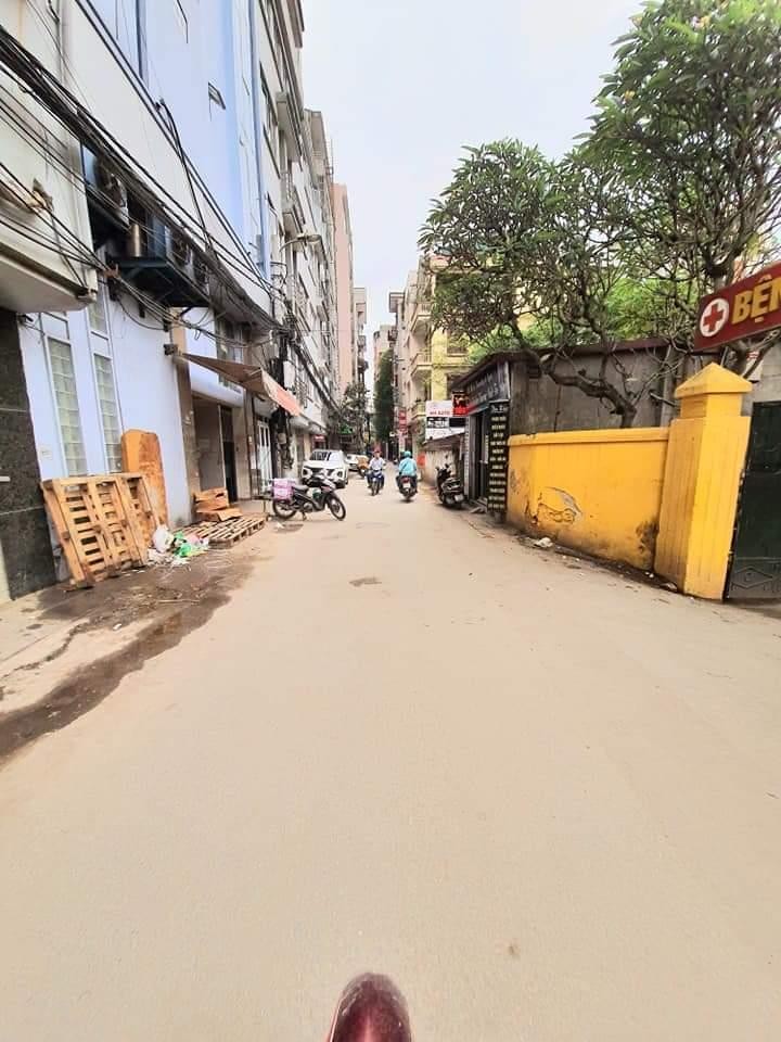 Nhà Nguyễn Khang dt 50m2, 4 tầng, mt 5m giá 4.95 có thương lượng tỷ đẹp thuận tiện