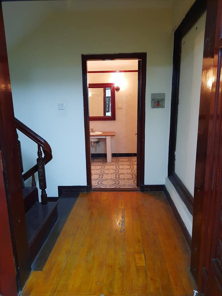 Nhà Nguyễn Khang dt 50m2, 4 tầng, mt 5m giá 4.95 có thương lượng tỷ đẹp thuận tiện