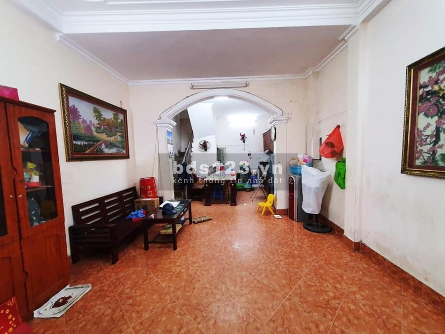 Bán nhà ngõ Hồ Tùng Mậu, diện tích 43m2, đúc 5 tầng, mt 4.5m, giá bán 4.6 tỷ, lh 0975513371