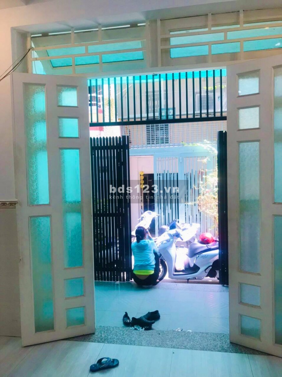 Nhà mới 3 tầng hiện đại gần trường trung học Phạm Văn Hai giá bán 6 tỷ, vị trí đẹp