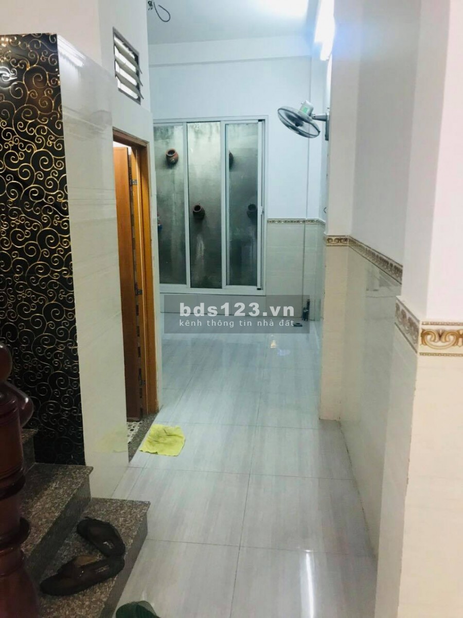 Nhà mới 3 tầng hiện đại gần trường trung học Phạm Văn Hai giá bán 6 tỷ, vị trí đẹp