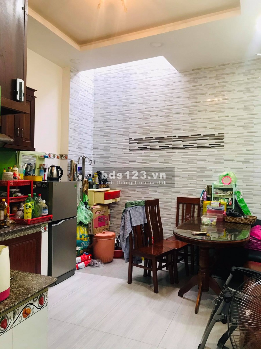 Nhà mới 3 tầng hiện đại gần trường trung học Phạm Văn Hai giá bán 6 tỷ, vị trí đẹp