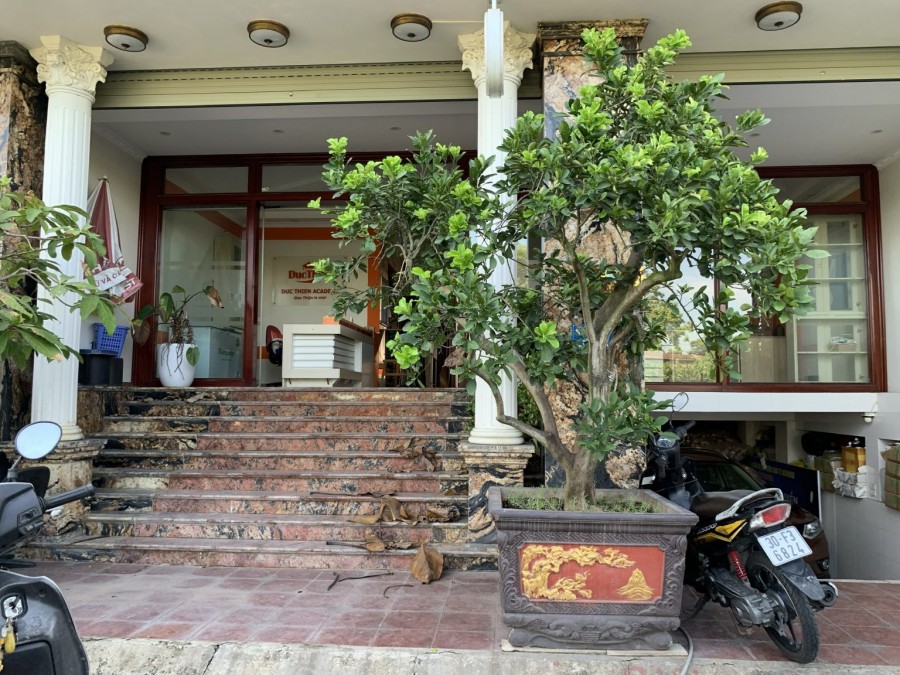 Cho thuê nhà số 13+14 DG2 phố Đức Giang, Long Biên, MB 130m2, mặt tiền 9m, đường lớn