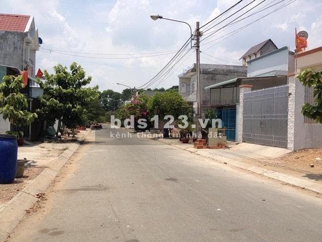 Dịch khó khăn bán gấp đất cặp sát chợ Bến Cát Bình Dương, thổ cư full 100%, xây dựng tự do