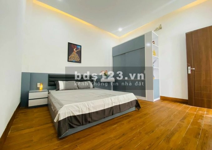 Chính chủ cần bán nhà nhỏ sau sân banh mini còn mới, kết cầu 1 trệt, 1 lầu, còn mới