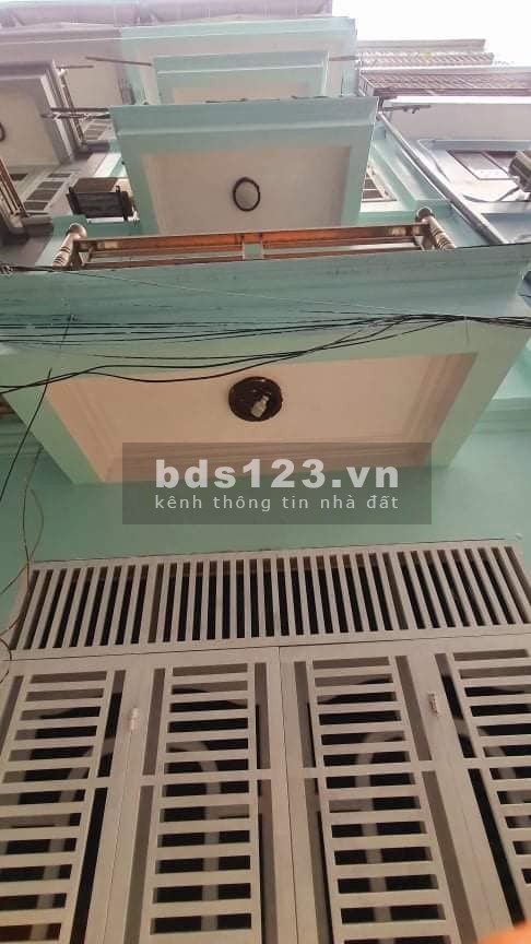 Bán nhà ngõ Hồ Tùng Mậu, diện tích 43m2, đúc 5 tầng, mt 4.5m, giá bán 4.6 tỷ, lh 0975513371
