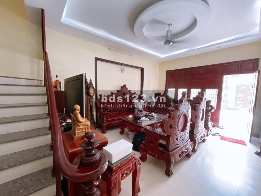 Bán nhà khu Nguyễn huy Tưởng, dt 68m2 4.5 tầng giá 6 tỷ ô tô đỗ cửa, ngõ rộng thoáng