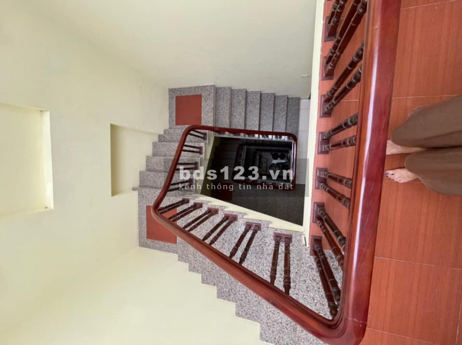 Bán nhà khu Nguyễn huy Tưởng, dt 68m2 4.5 tầng giá 6 tỷ ô tô đỗ cửa, ngõ rộng thoáng