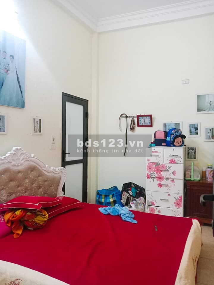 Bán nhanh nhà ở phố Gia Thuỵ Quận Long Biên, nhà đẹp lung linh dt 37m2, giá 2 tỷ 5