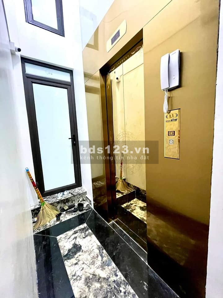 Bán nhanh nhà ở phố Gia Thuỵ Quận Long Biên, nhà đẹp lung linh dt 37m2, giá 2 tỷ 5