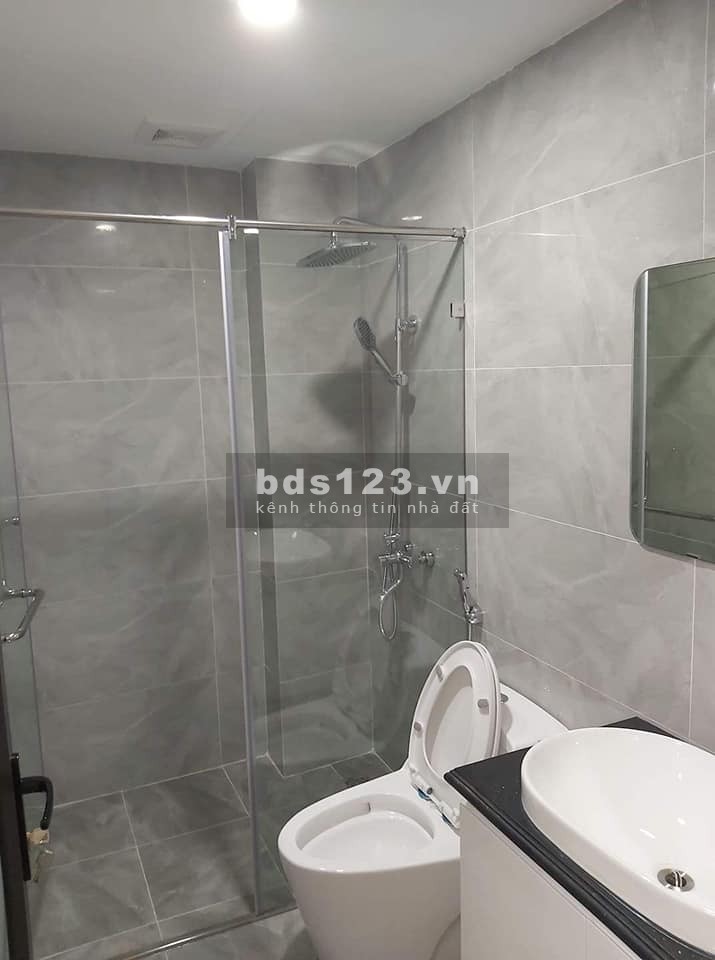 Bán nhanh nhà ở phố Gia Thuỵ Quận Long Biên, nhà đẹp lung linh dt 37m2, giá 2 tỷ 5