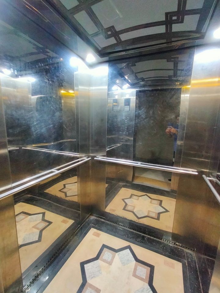 Bán gấp nhà mặt phố Thái Hà lô góc 1 mặt 30m 1 mặt tiền 13m diện tích 488m2 giá chỉ có 260 tỷ