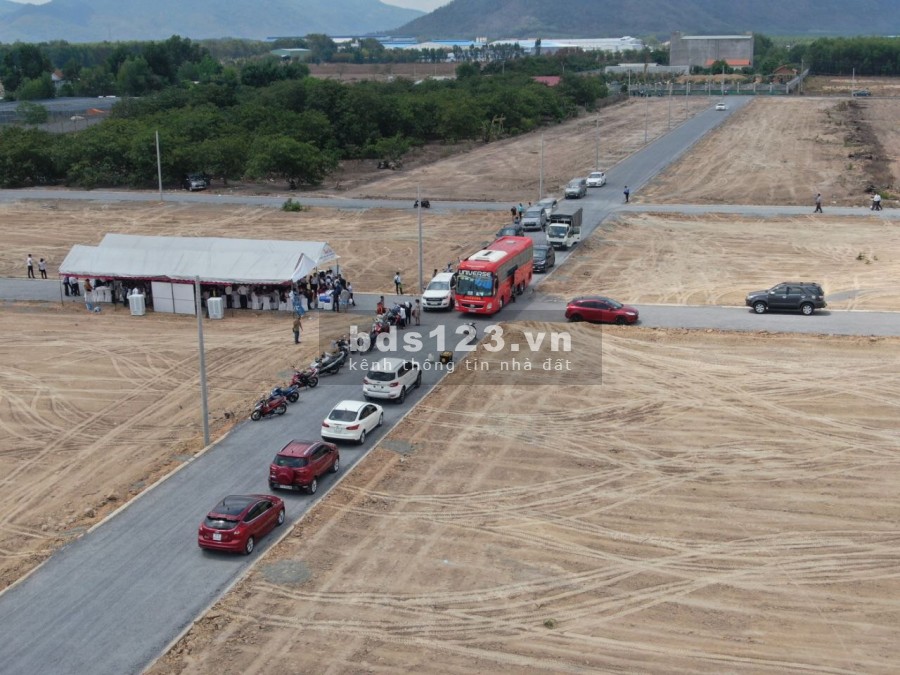 Bán đất tách thửa lên thổ cư 3 lô giá chỉ 2,5 triệu/m2 - Hắc Dịch Tóc Tiên