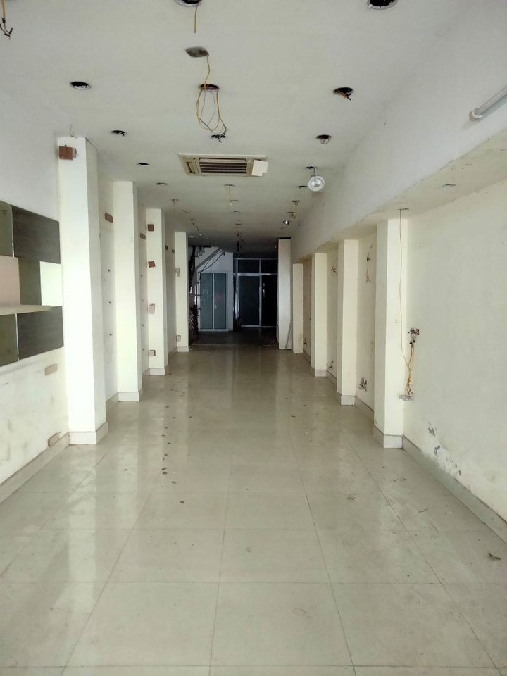 Bán gấp nhà mặt phố Thái Hà lô góc 1 mặt 30m 1 mặt tiền 13m diện tích 488m2 giá chỉ có 260 tỷ