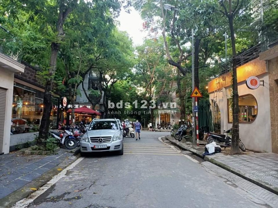 Chính chủ cần bán gấp nhà Võ Chí Công, giá thương lượng, đúc 4 tầng kiên cố, giá tốt