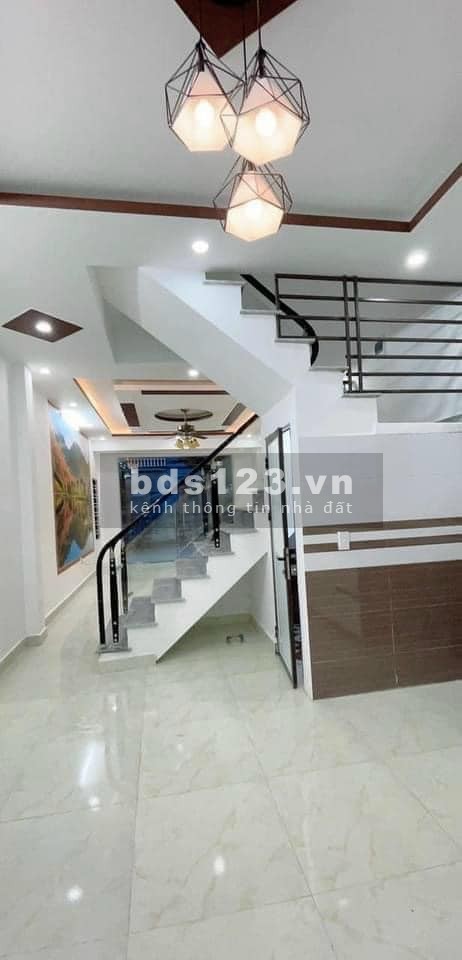 Bán nhà Dịch Vọng Cầu Giấy nhà đẹp lung linh thoáng trước thoáng sau 42m2 nhỉnh 5 tỷ