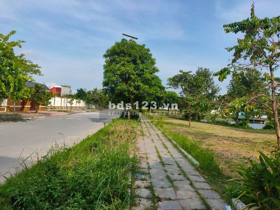 Cần bán đất biệt thự tại new city phố nối diện tích:210m2 ( 2 mặt tiền ) lh: 0359859274