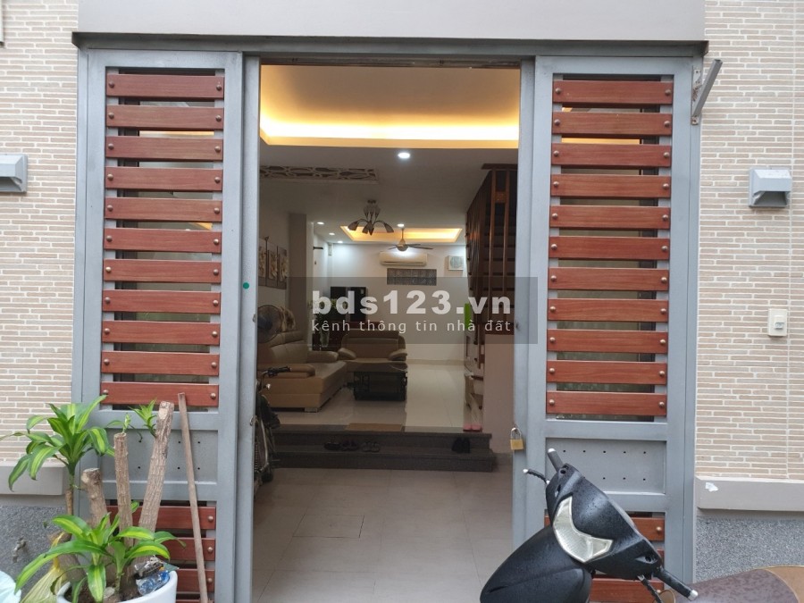 Cần bán gấp nhà Hồng Tiến mặt tiền 6m 12m ô tô 3 mặt thoáng sát phố, sổ đỏ đẹp, chính chủ