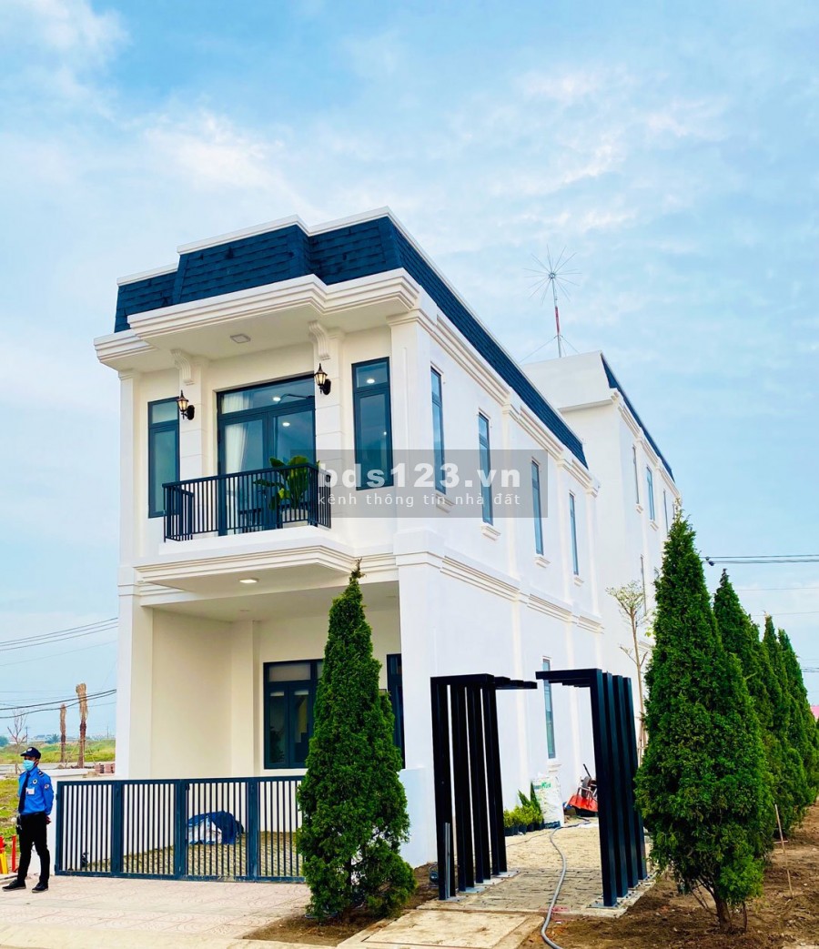 Đất nền diện tích 100m2 giá rẻ sổ hồng riêng cạnh chợ Hưng Long Bình Chánh