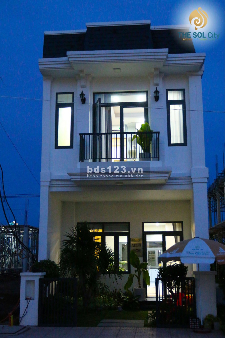 Đất nền diện tích 100m2 giá rẻ sổ hồng riêng cạnh chợ Hưng Long Bình Chánh