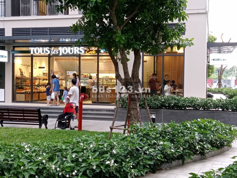 Bán gấp căn Shophouse diện tích sử dụng 230m2, 2 cửa ra vào, mặt tiền 16m, giá chỉ 85tr/m2