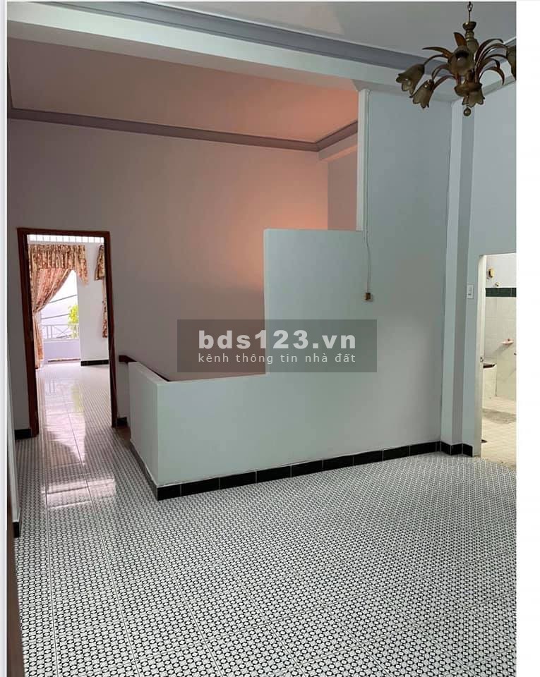 Bán nhà diện tích lớn đường Nguyễn Trọng Tuyển, 105.8m2 (4 x 22m - nở hậu 7m), 2 tầng, giá 10.3 tỷ.