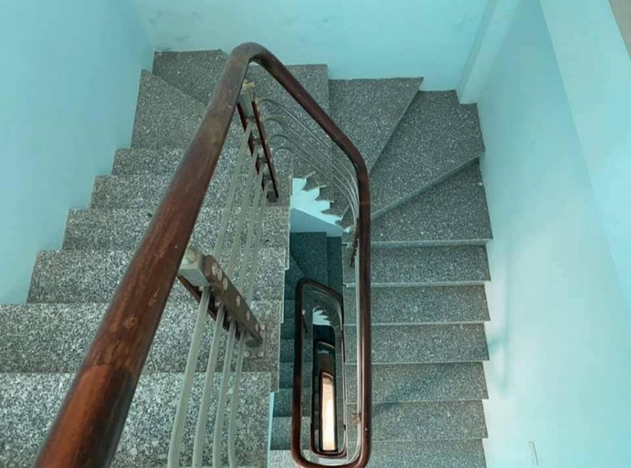 Hiếm Bán nhà đẹp 36m 5 tầng phố Khương Trung Thanh Xuân sát oto ở ngay cho thuê chỉ 3.6tỷ