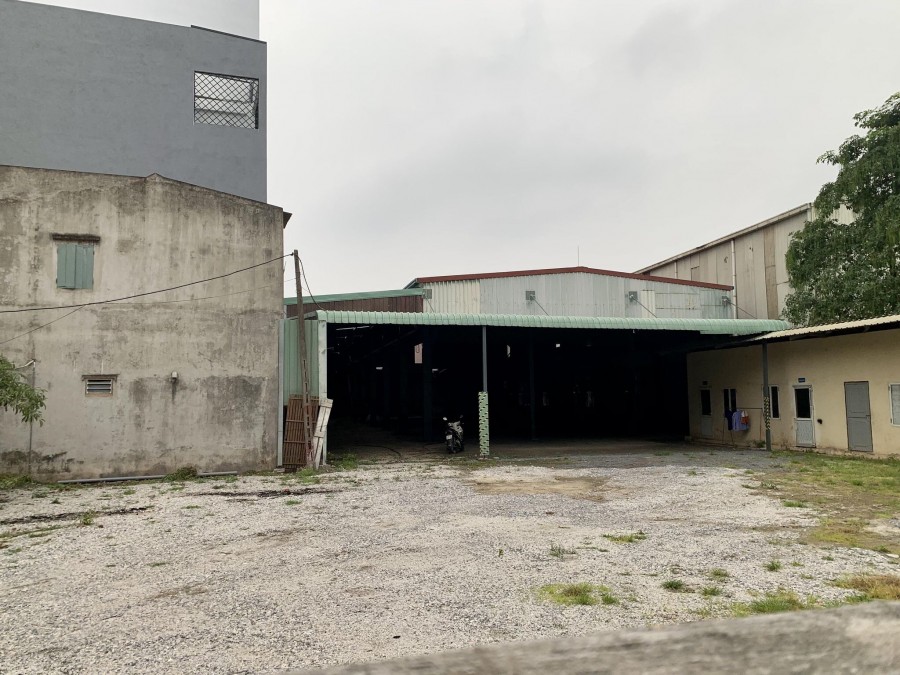 Bán nhà mặt phố Phường Đức Giang, diện tích 1920m2, mặt tiền 20m, giá bán chỉ 31 tỷ