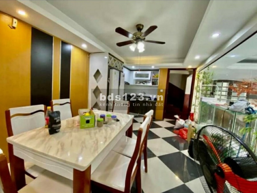 Bán nhà ở Nguyễn Khánh Toàn, diện tích 50m2, 5 tầng, mặt tiền 4.2, chỉ 4.85 tỷ