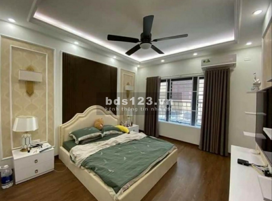 Bán nhà ở Nguyễn Khánh Toàn, diện tích 50m2, 5 tầng, mặt tiền 4.2, chỉ 4.85 tỷ
