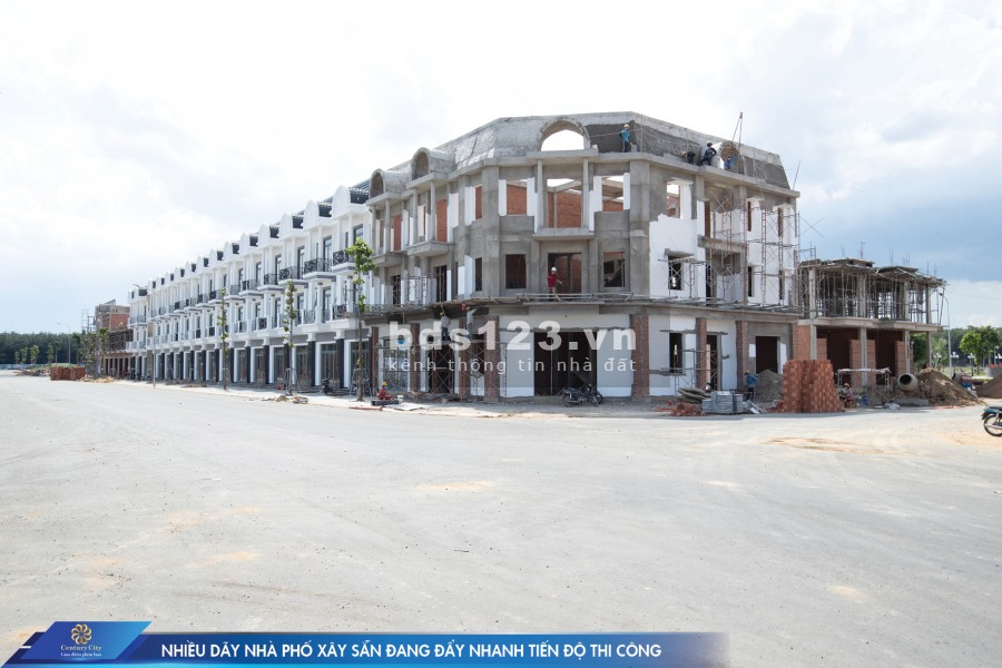 Chính chủ bán gấp lô đất nền 100m2 đối diện công viên dự án Century mặt tiền đường 769