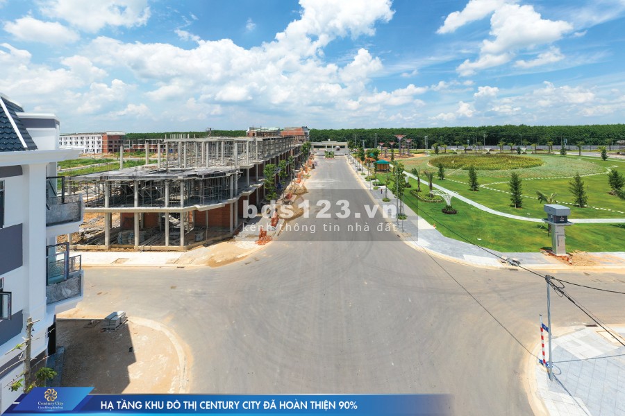 Chính chủ bán gấp lô đất nền 100m2 đối diện công viên dự án Century mặt tiền đường 769