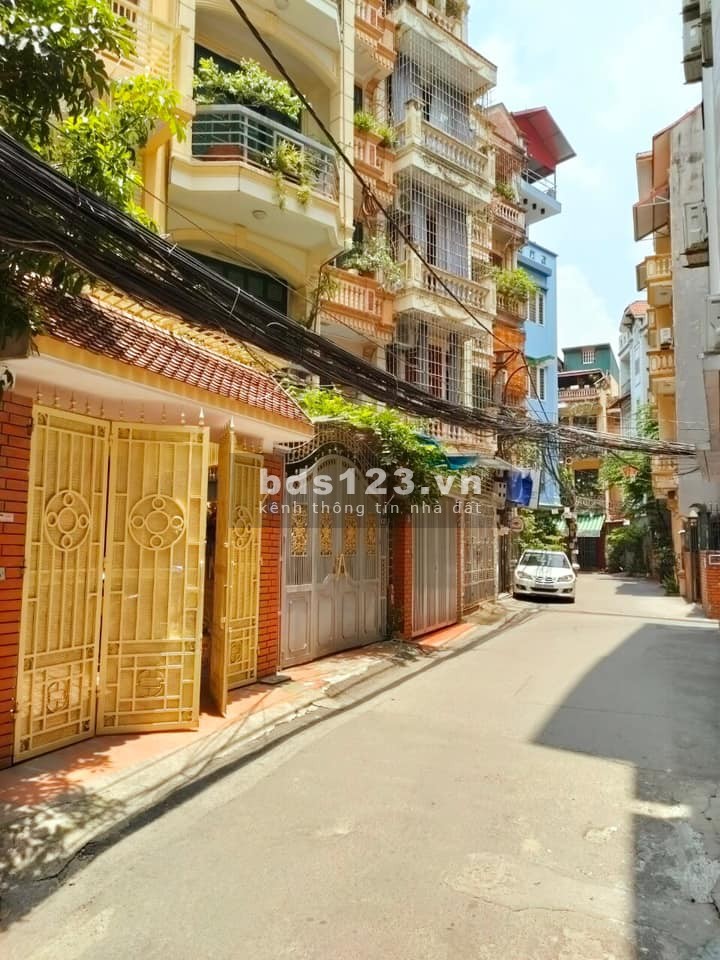 Bán nhà Hồ Hoàng Cầu, Quận Đống Đa nhà nguyên căn đẹp, mặt tiền to, liên hệ 0385273465