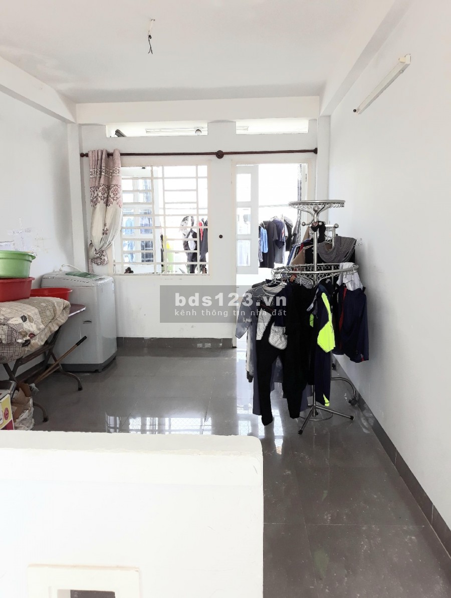 Bán nhà Đoàn Văn Bơ Quận 4, giá bán 9 tỷ, khu dân cư hiện hữu, xe ra vào thoải mái