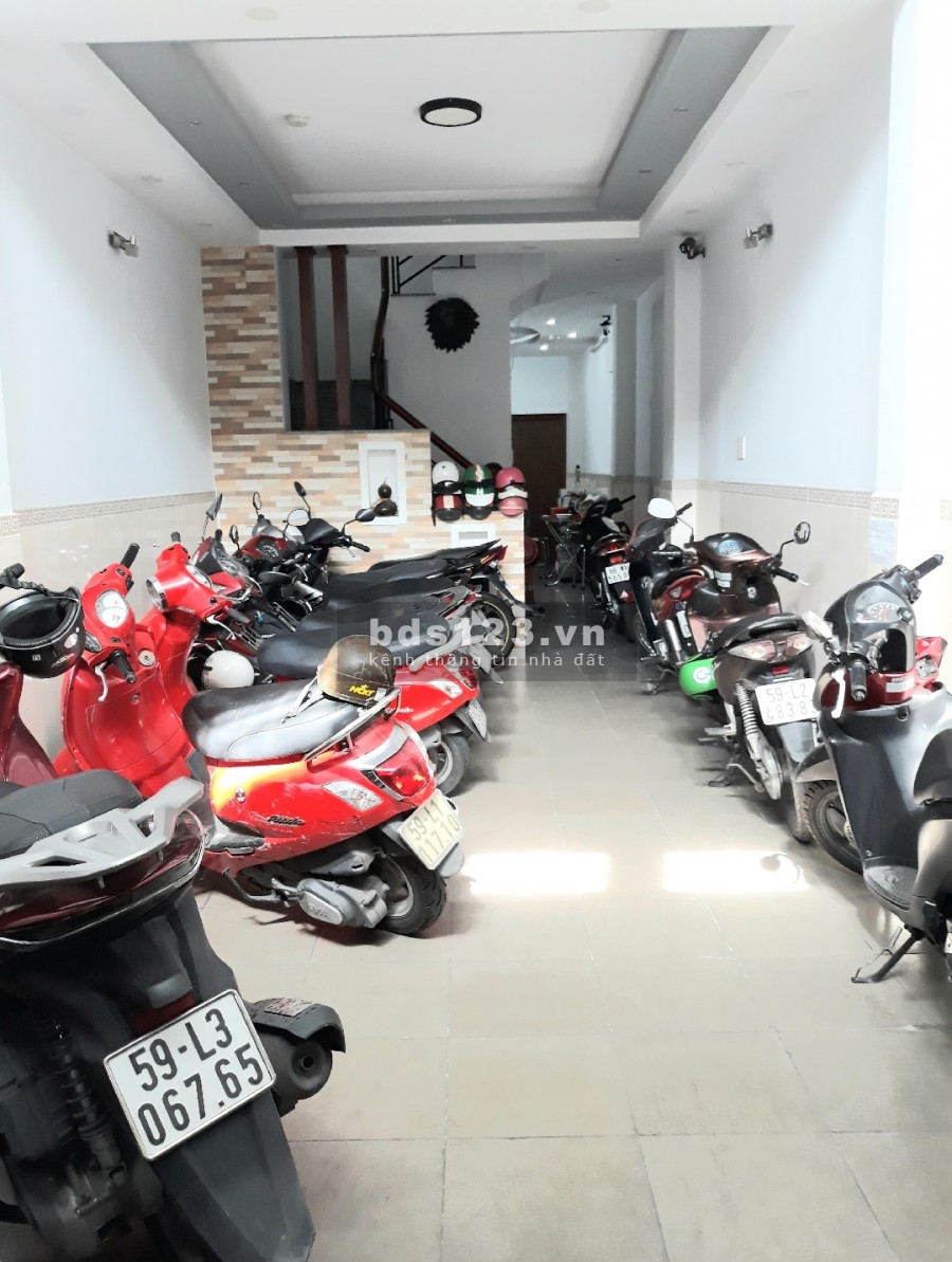 Bán nhà Đoàn Văn Bơ Quận 4, giá bán 9 tỷ, khu dân cư hiện hữu, xe ra vào thoải mái