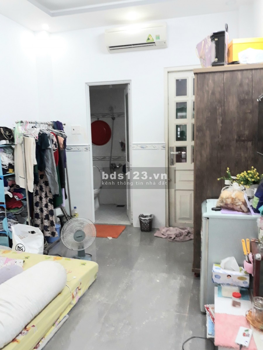 Bán nhà Đoàn Văn Bơ Quận 4, giá bán 9 tỷ, khu dân cư hiện hữu, xe ra vào thoải mái