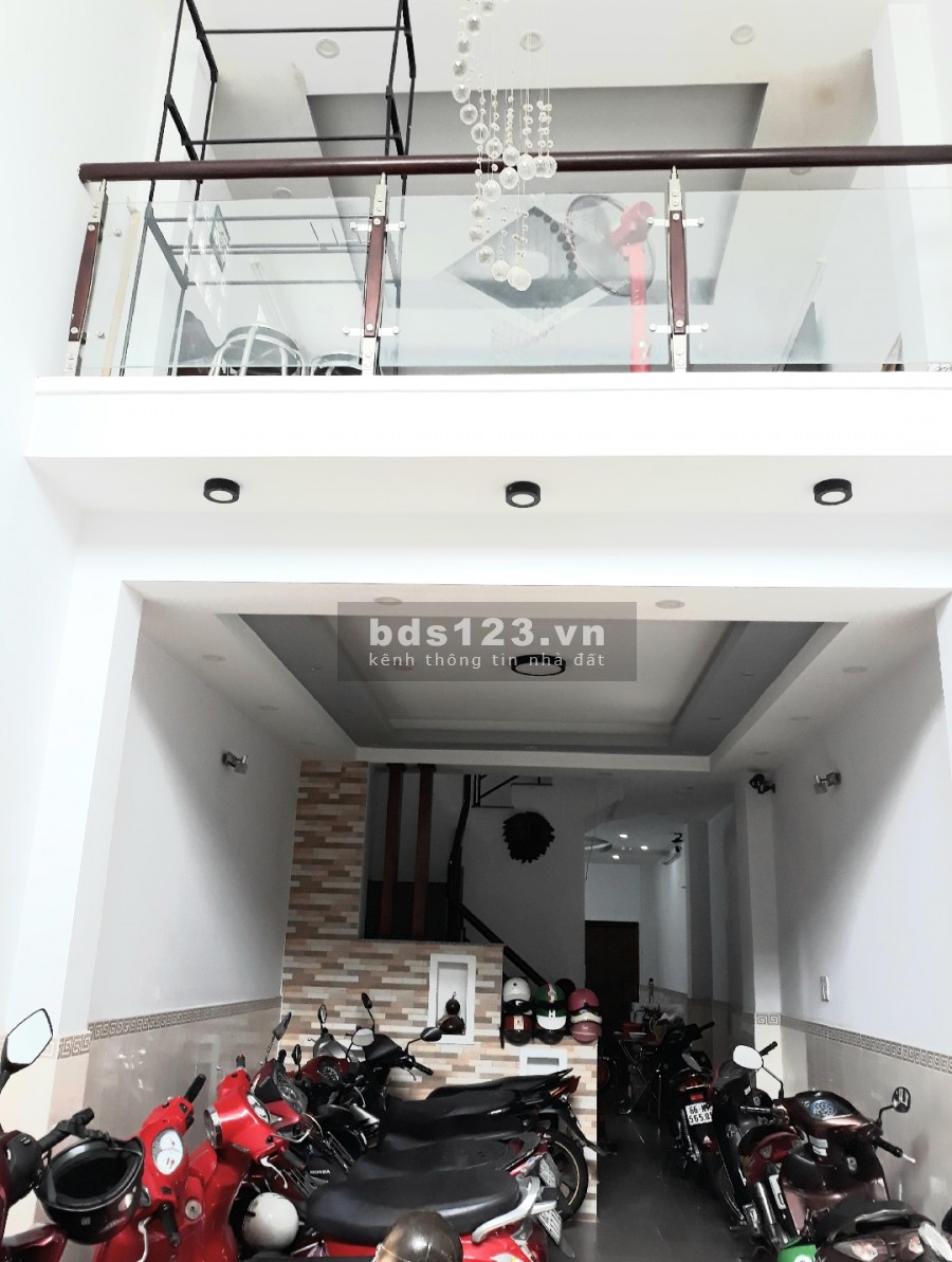 Bán nhà Đoàn Văn Bơ Quận 4, giá bán 9 tỷ, khu dân cư hiện hữu, xe ra vào thoải mái