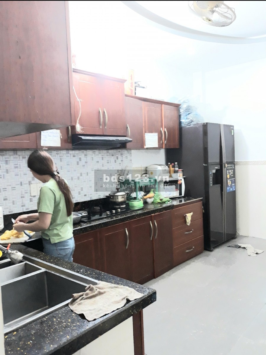 Bán nhà Đoàn Văn Bơ Quận 4, giá bán 9 tỷ, khu dân cư hiện hữu, xe ra vào thoải mái