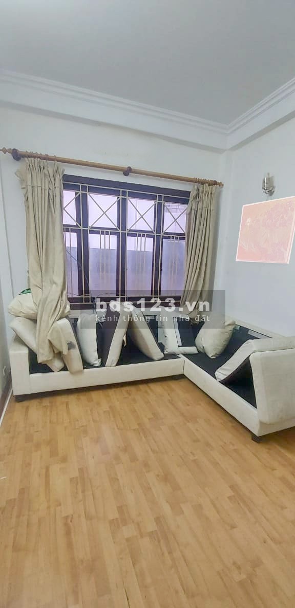 Tâm điểm giá rẻ nhà phố Trung Kính 45m2, 5 tầng ô tô đỗ của, kinh doanh đỉnh, giá 4 tỷ 68