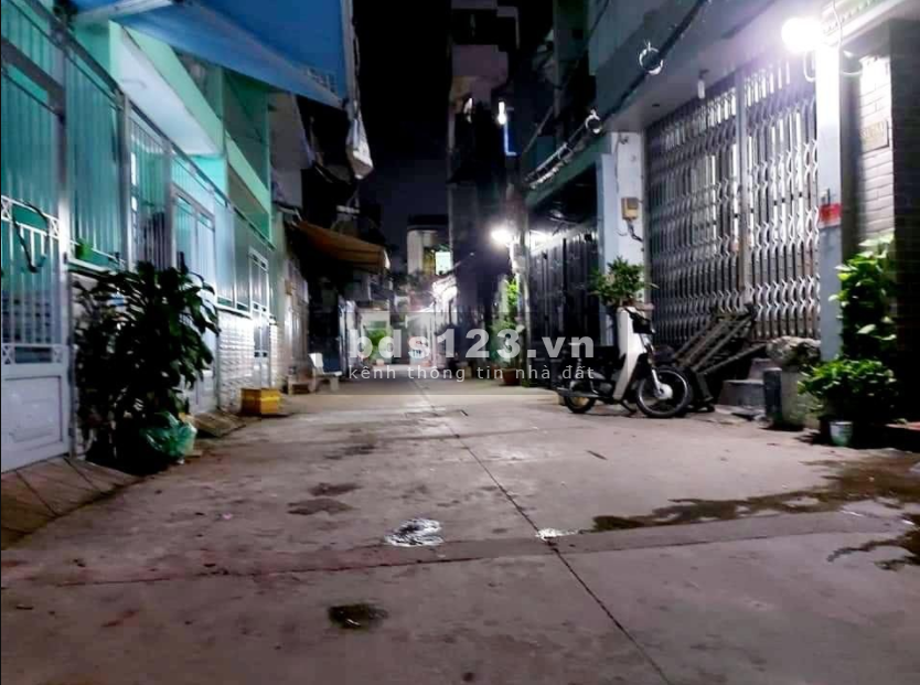 Tôi muốn bán nhà diện tích sử dụng 51m2, 2 tầng, Trường Chinh, Quận Tân Phú, sổ sẵn