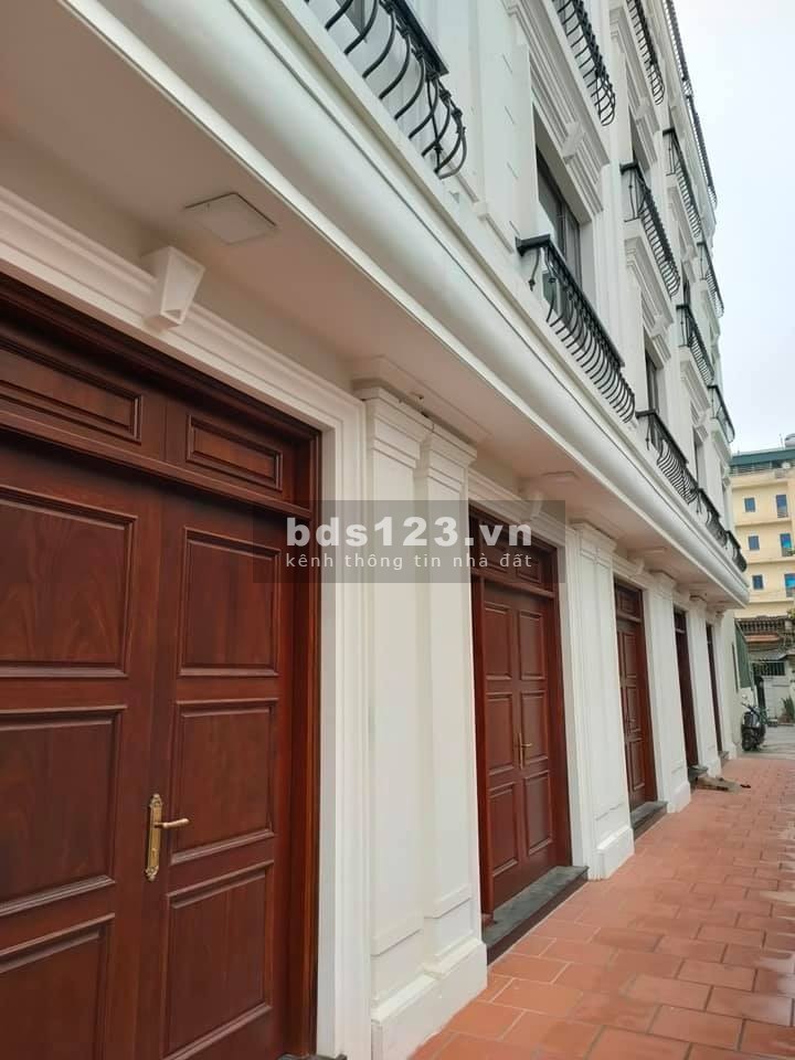 Bán gấp nhà riêng Tân Thuỵ Long Biên, ô tô đỗ cổng nhà mới đẹp, dt 41m2, mt 4m, giá 3,2 tỷ