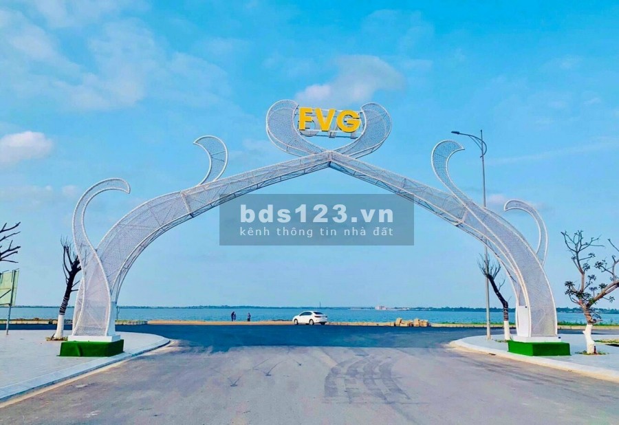 Bán gấp 2 suất ngoại giao, mặt Vịnh, sát đường 617, cách Vịnh 100m. LH / ZALO 076 847 0056