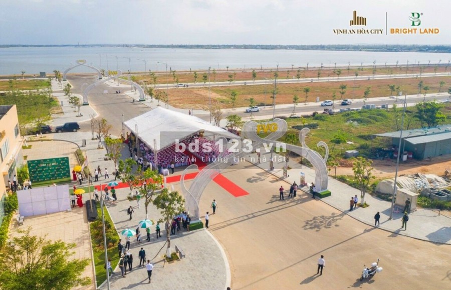 Bán gấp 2 suất ngoại giao, mặt Vịnh, sát đường 617, cách Vịnh 100m. LH / ZALO 076 847 0056